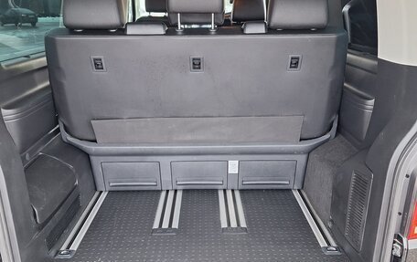 Volkswagen Multivan T6 рестайлинг, 2017 год, 3 650 000 рублей, 13 фотография