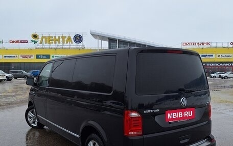Volkswagen Multivan T6 рестайлинг, 2017 год, 3 650 000 рублей, 15 фотография