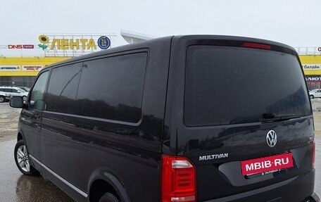 Volkswagen Multivan T6 рестайлинг, 2017 год, 3 650 000 рублей, 4 фотография