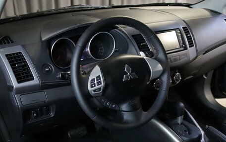Mitsubishi Outlander III рестайлинг 3, 2011 год, 1 049 000 рублей, 11 фотография