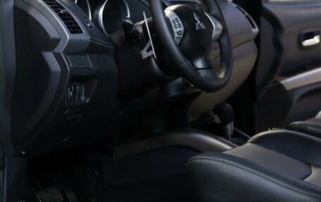 Mitsubishi Outlander III рестайлинг 3, 2011 год, 1 049 000 рублей, 10 фотография