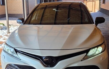 Toyota Camry, 2018 год, 3 000 000 рублей, 1 фотография