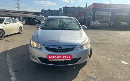 Opel Astra J, 2011 год, 820 000 рублей, 3 фотография