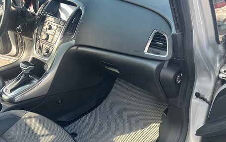 Opel Astra J, 2011 год, 820 000 рублей, 11 фотография