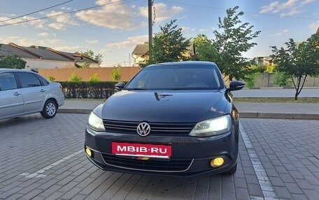Volkswagen Jetta VI, 2013 год, 1 030 000 рублей, 2 фотография