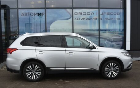 Mitsubishi Outlander III рестайлинг 3, 2021 год, 2 954 000 рублей, 4 фотография