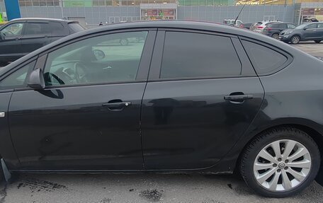 Opel Astra J, 2013 год, 700 000 рублей, 2 фотография