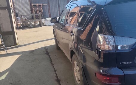 Mitsubishi Outlander III рестайлинг 3, 2010 год, 1 000 000 рублей, 2 фотография