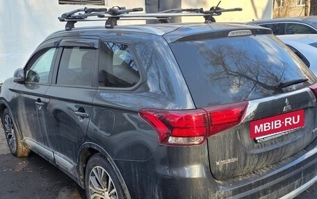 Mitsubishi Outlander III рестайлинг 3, 2016 год, 2 200 000 рублей, 4 фотография