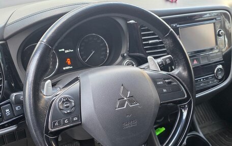 Mitsubishi Outlander III рестайлинг 3, 2016 год, 2 200 000 рублей, 16 фотография