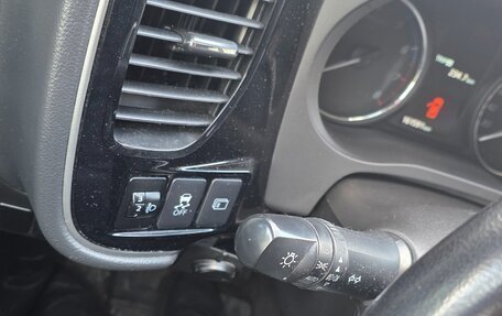 Mitsubishi Outlander III рестайлинг 3, 2016 год, 2 200 000 рублей, 19 фотография