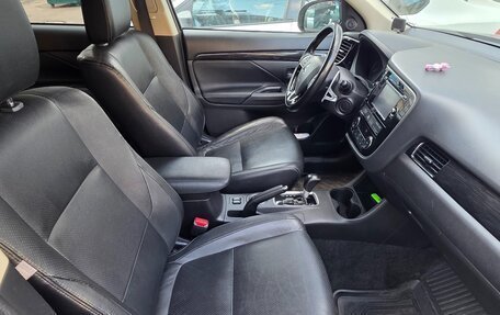 Mitsubishi Outlander III рестайлинг 3, 2016 год, 2 200 000 рублей, 26 фотография