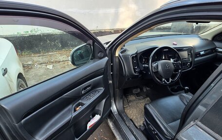 Mitsubishi Outlander III рестайлинг 3, 2016 год, 2 200 000 рублей, 28 фотография