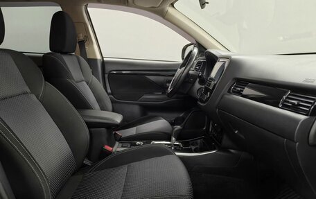 Mitsubishi Outlander III рестайлинг 3, 2019 год, 2 213 000 рублей, 9 фотография