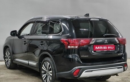 Mitsubishi Outlander III рестайлинг 3, 2019 год, 2 213 000 рублей, 7 фотография