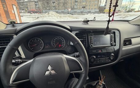 Mitsubishi Outlander III рестайлинг 3, 2012 год, 1 179 000 рублей, 14 фотография