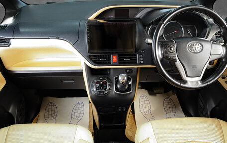 Toyota Noah III, 2014 год, 1 669 000 рублей, 13 фотография