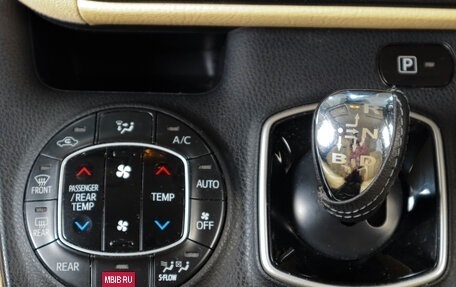 Toyota Noah III, 2014 год, 1 669 000 рублей, 16 фотография