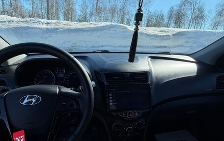 Hyundai Solaris II рестайлинг, 2015 год, 1 080 000 рублей, 3 фотография