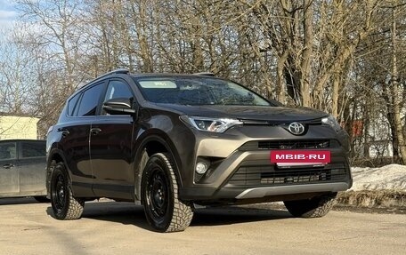 Toyota RAV4, 2017 год, 2 600 000 рублей, 12 фотография