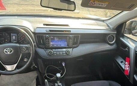 Toyota RAV4, 2017 год, 2 600 000 рублей, 14 фотография