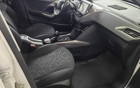 Peugeot 2008 II, 2014 год, 900 000 рублей, 10 фотография