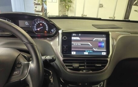 Peugeot 2008 II, 2014 год, 900 000 рублей, 8 фотография