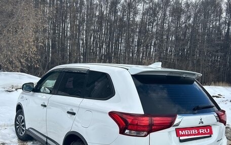 Mitsubishi Outlander III рестайлинг 3, 2018 год, 1 520 000 рублей, 5 фотография
