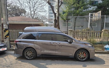 Toyota Sienna, 2021 год, 6 200 000 рублей, 20 фотография