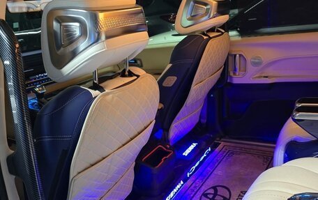 Toyota Sienna, 2021 год, 6 200 000 рублей, 29 фотография