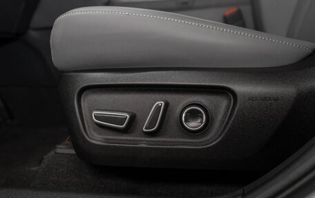 Toyota RAV4, 2025 год, 4 990 000 рублей, 21 фотография