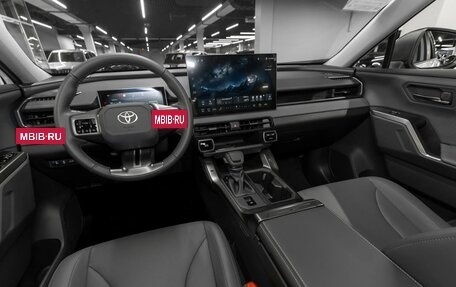 Toyota RAV4, 2025 год, 4 990 000 рублей, 7 фотография