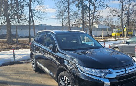 Mitsubishi Outlander III рестайлинг 3, 2021 год, 2 560 000 рублей, 5 фотография