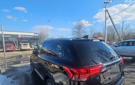 Mitsubishi Outlander III рестайлинг 3, 2021 год, 2 560 000 рублей, 8 фотография