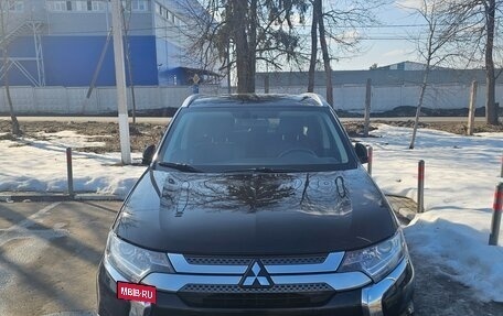 Mitsubishi Outlander III рестайлинг 3, 2021 год, 2 560 000 рублей, 4 фотография
