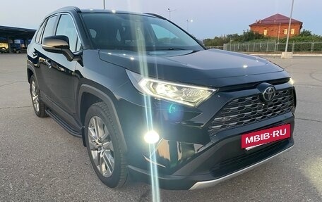 Toyota RAV4, 2020 год, 3 650 000 рублей, 2 фотография