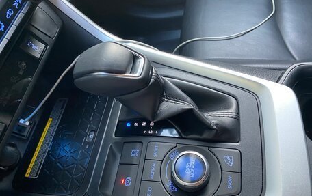 Toyota RAV4, 2020 год, 3 650 000 рублей, 13 фотография