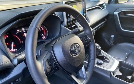 Toyota RAV4, 2020 год, 3 650 000 рублей, 10 фотография