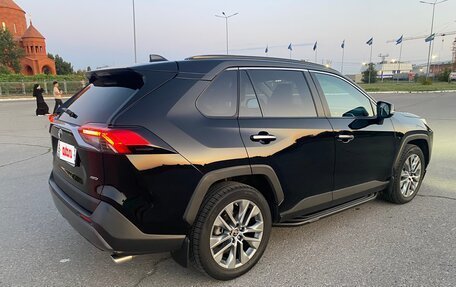 Toyota RAV4, 2020 год, 3 650 000 рублей, 8 фотография