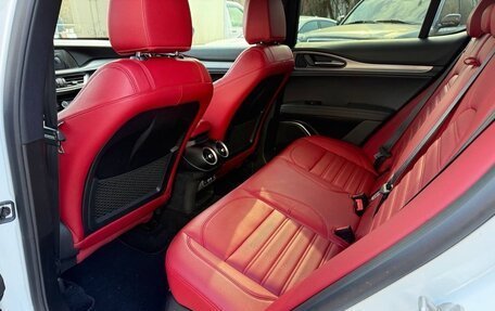 Alfa Romeo Stelvio, 2021 год, 3 650 000 рублей, 4 фотография