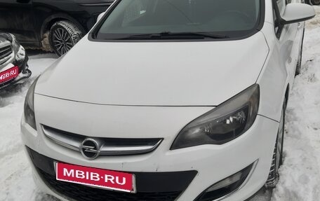 Opel Astra J, 2013 год, 585 000 рублей, 1 фотография