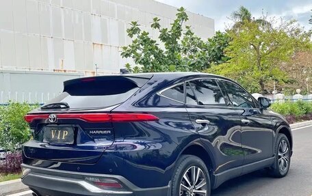 Toyota Harrier, 2023 год, 3 550 000 рублей, 5 фотография