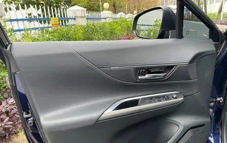 Toyota Harrier, 2023 год, 3 550 000 рублей, 14 фотография