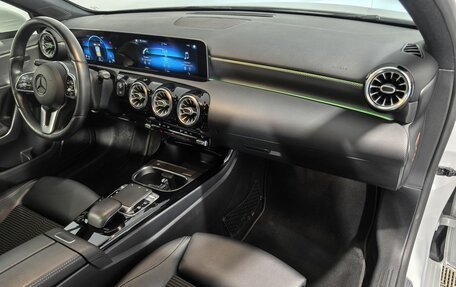 Mercedes-Benz A-Класс, 2019 год, 2 590 000 рублей, 18 фотография