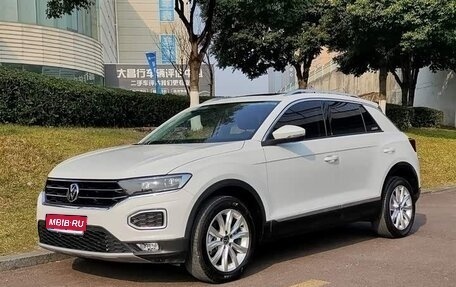 Volkswagen T-Roc I, 2022 год, 1 790 000 рублей, 1 фотография