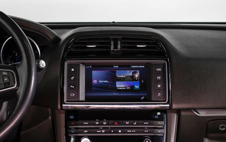 Jaguar F-Pace, 2017 год, 2 350 000 рублей, 14 фотография