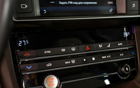 Jaguar F-Pace, 2017 год, 2 350 000 рублей, 18 фотография