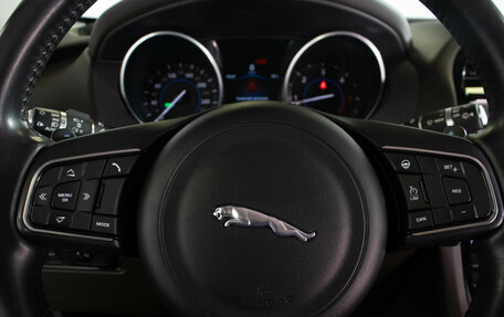 Jaguar F-Pace, 2017 год, 2 350 000 рублей, 22 фотография