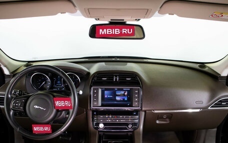 Jaguar F-Pace, 2017 год, 2 350 000 рублей, 13 фотография