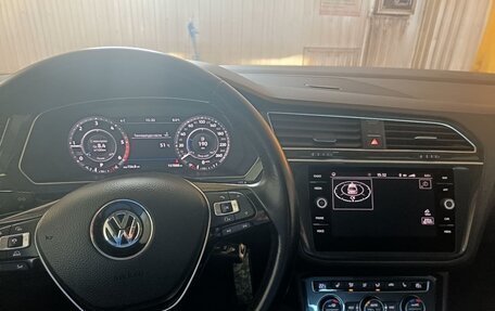 Volkswagen Tiguan II, 2018 год, 2 150 000 рублей, 3 фотография